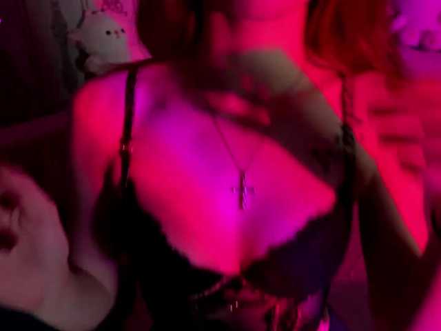 MilaFlame live cam on BongaCams