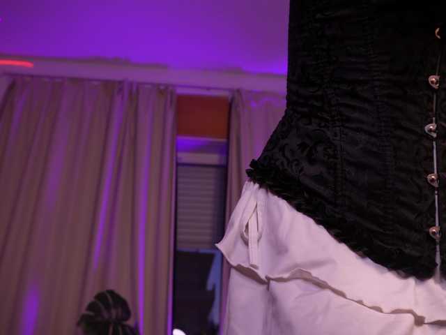 MilaFlame live cam on BongaCams