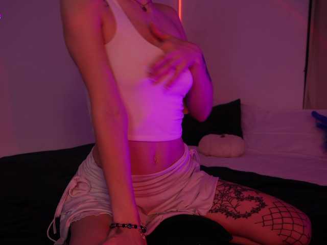 MilaFlame live cam on BongaCams