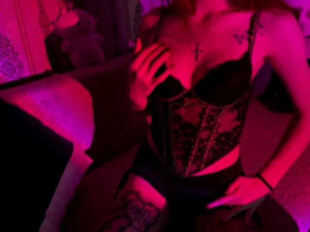 MilaFlame live cam on BongaCams