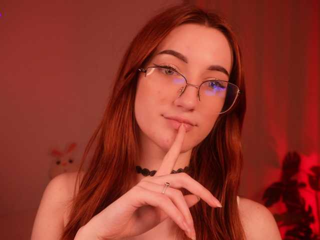 MilaFlame live webcam show
