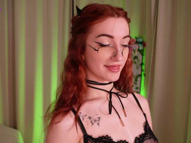 MilaFlame live cam on BongaCams