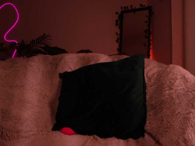 MilaFlame live cam on BongaCams