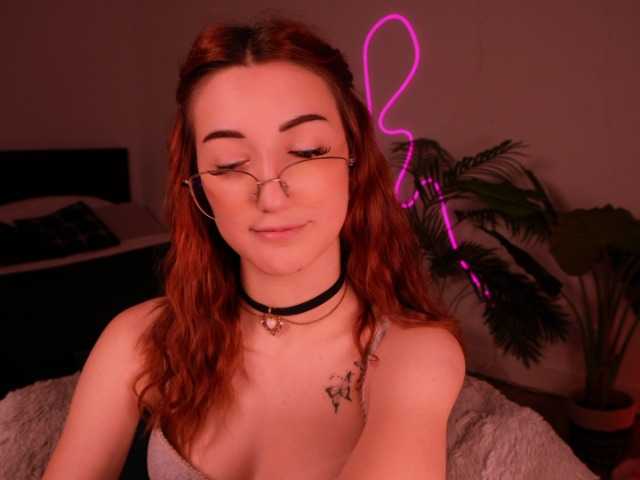 MilaFlame live cam on BongaCams