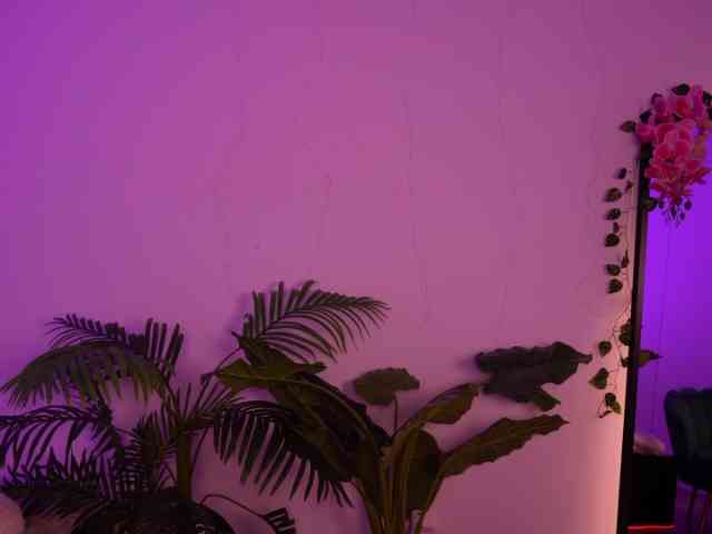 MilaFlame webcam