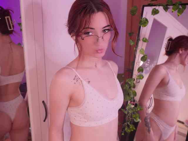 MilaFlame webcam
