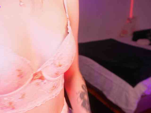 MilaFlame webcam
