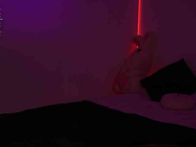 MilaFlame webcam