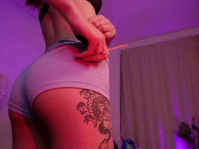 MilaFlame webcam
