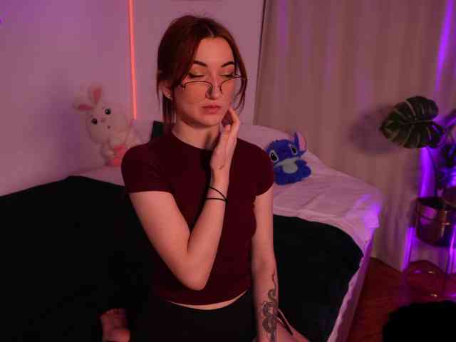 MilaFlame webcam