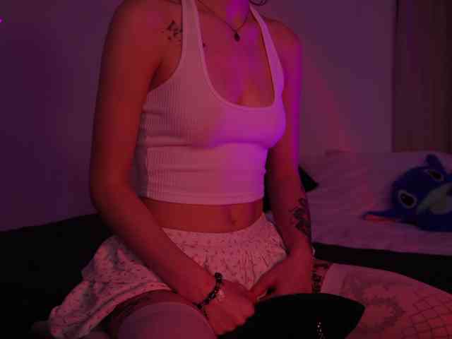 MilaFlame webcam