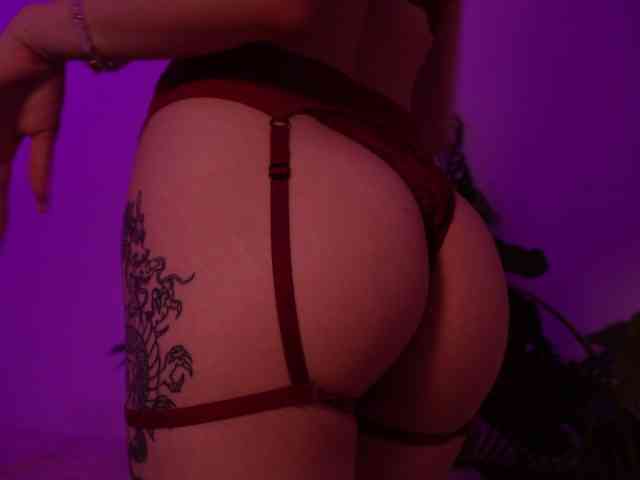 MilaFlame webcam