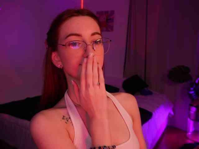 MilaFlame webcam