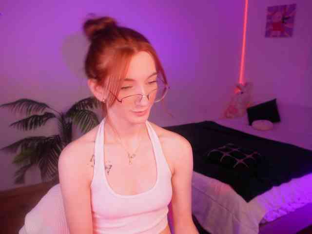 MilaFlame webcam