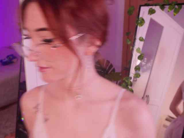 MilaFlame webcam