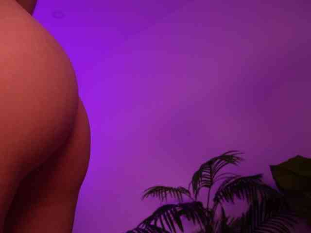 MilaFlame webcam