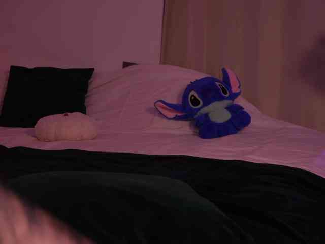MilaFlame webcam