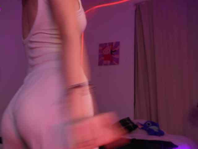 MilaFlame webcam