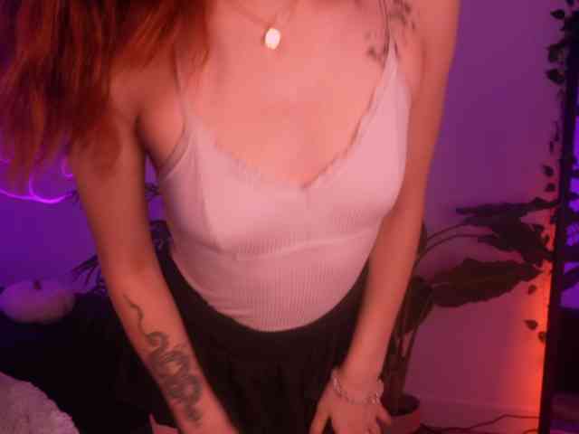 MilaFlame webcam