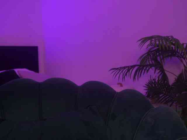 MilaFlame webcam