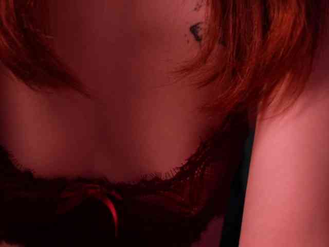 MilaFlame webcam