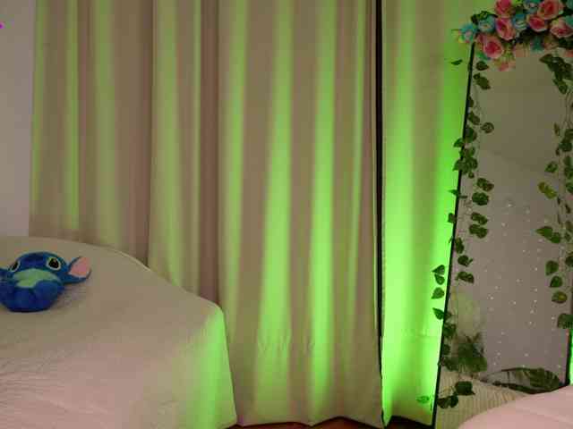 MilaFlame webcam