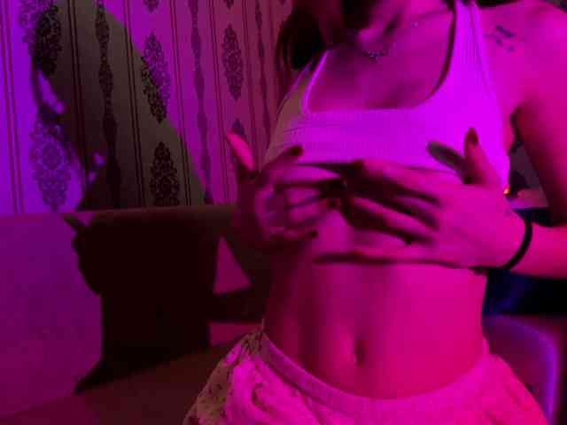 MilaFlame webcam