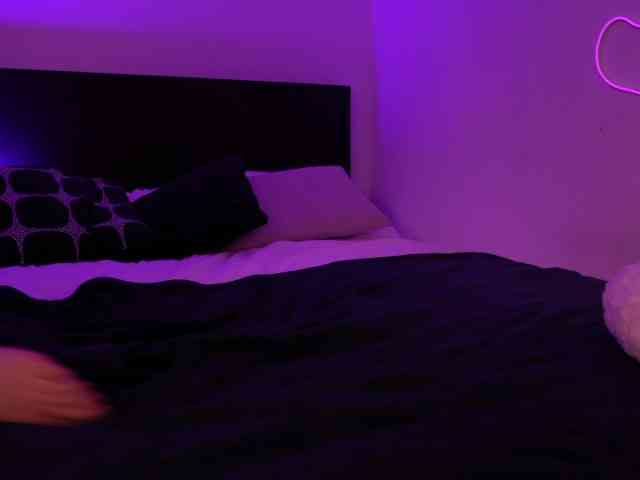 MilaFlame webcam