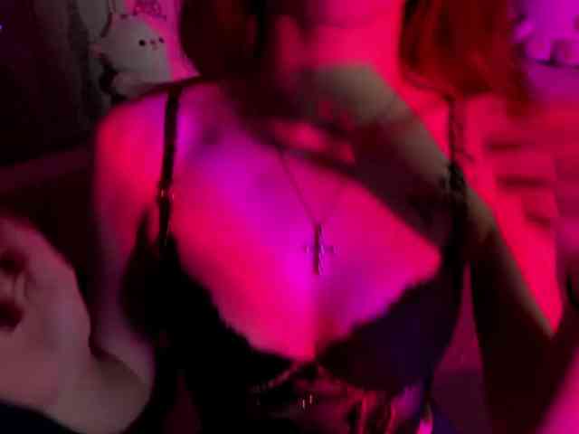 MilaFlame webcam