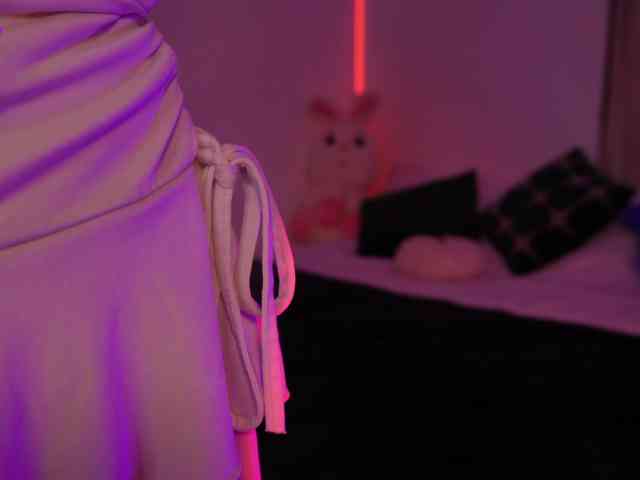 MilaFlame webcam