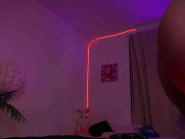 MilaFlame webcam