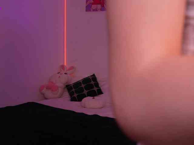 MilaFlame webcam