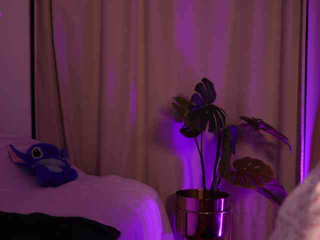 MilaFlame webcam