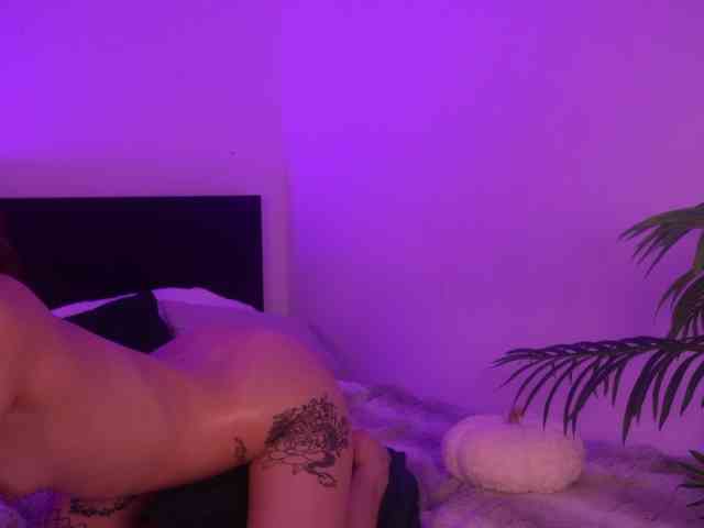 MilaFlame webcam