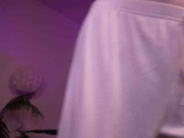 MilaFlame webcam