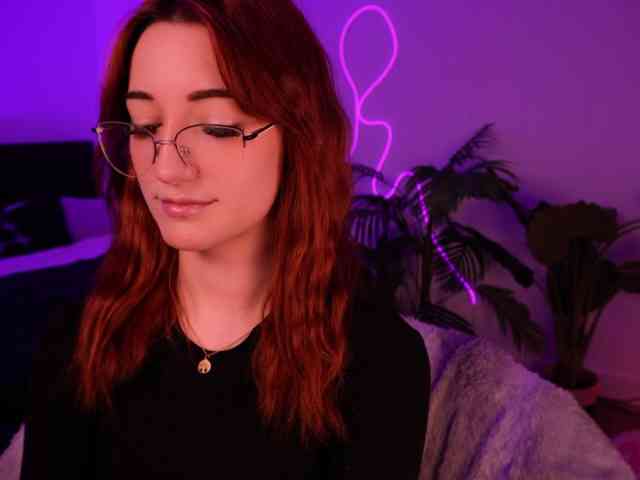 MilaFlame webcam