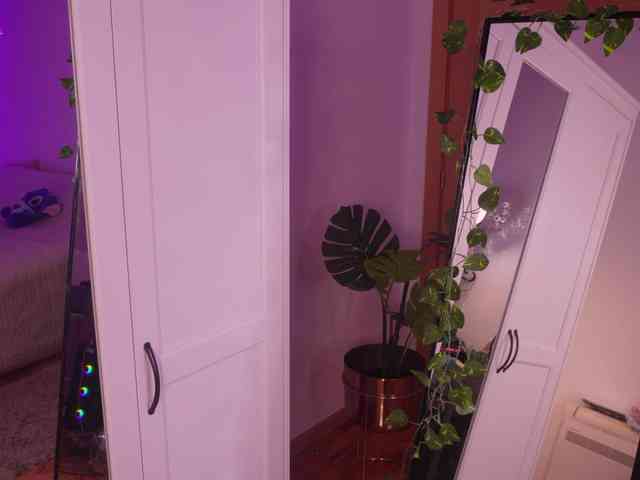 MilaFlame webcam