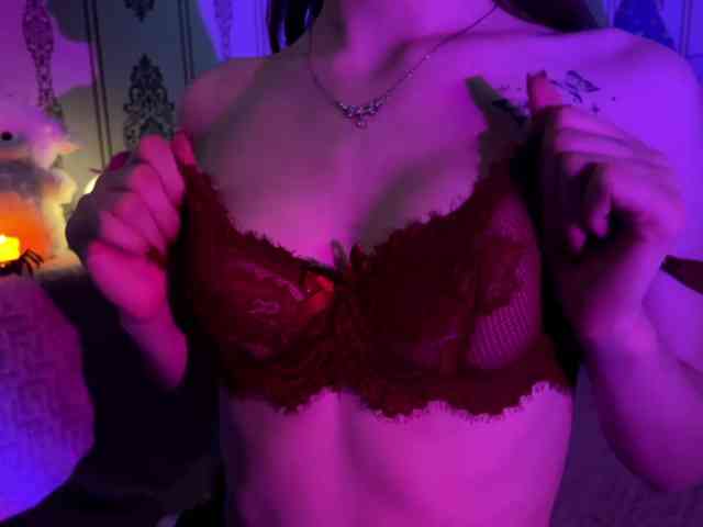 MilaFlame webcam