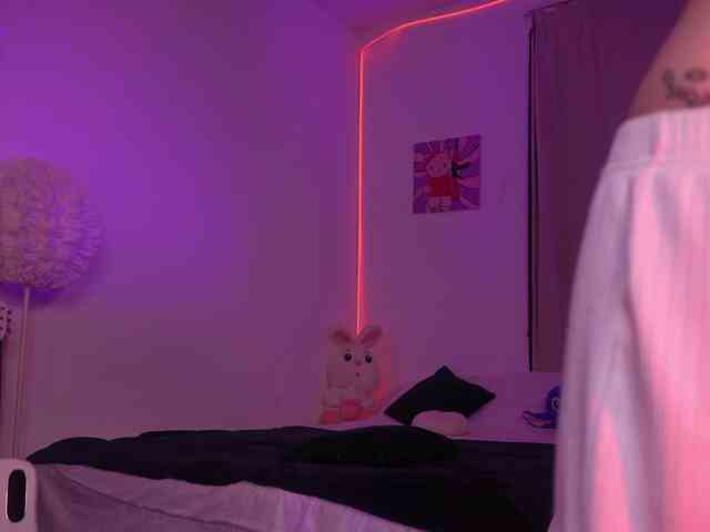 MilaFlame webcam