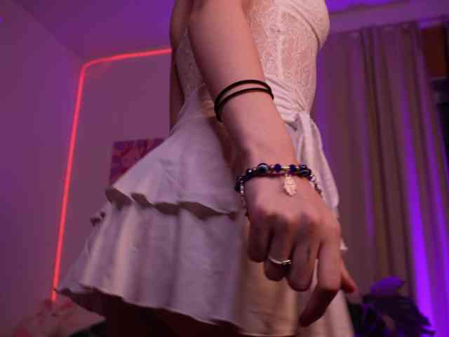 MilaFlame webcam