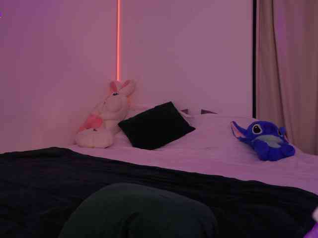 MilaFlame webcam
