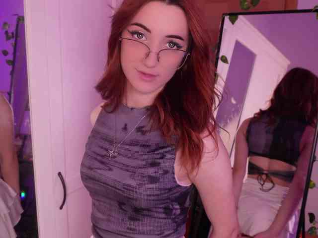 MilaFlame webcam