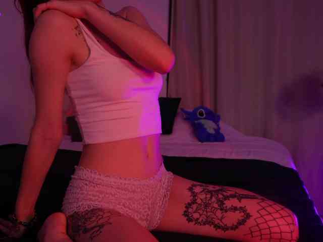 MilaFlame webcam