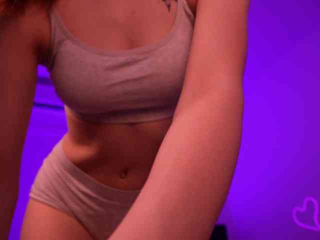 MilaFlame webcam