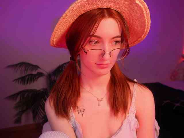 MilaFlame webcam