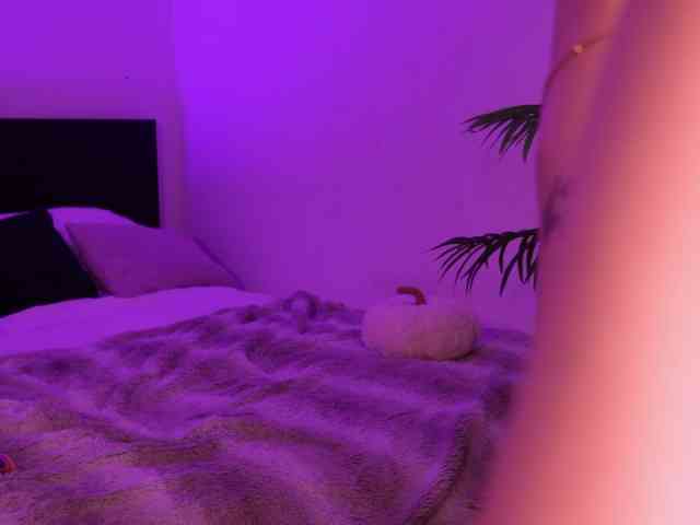 MilaFlame webcam
