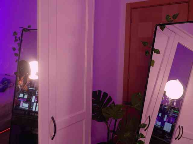 MilaFlame webcam