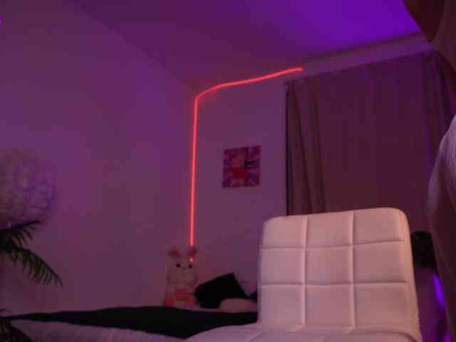 MilaFlame webcam