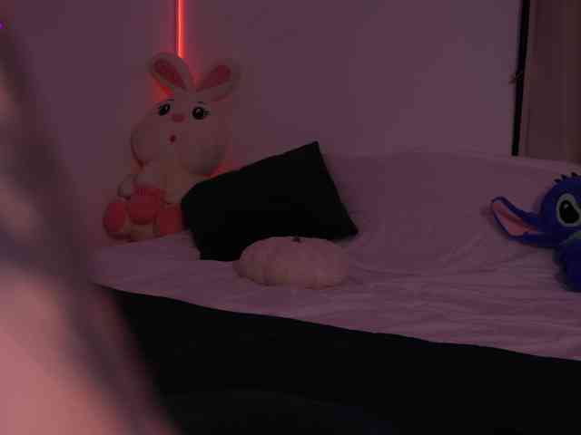 MilaFlame webcam