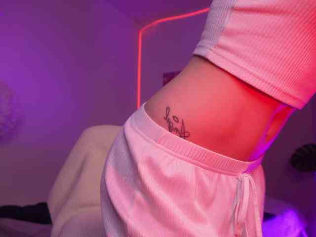 MilaFlame webcam